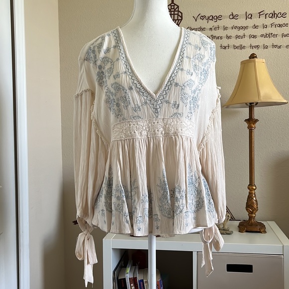 American Eagle Outfitters Tops - American Eagle Long Sleeve Embroidered Bohemian Blouse Ivory Cream Blue Size M